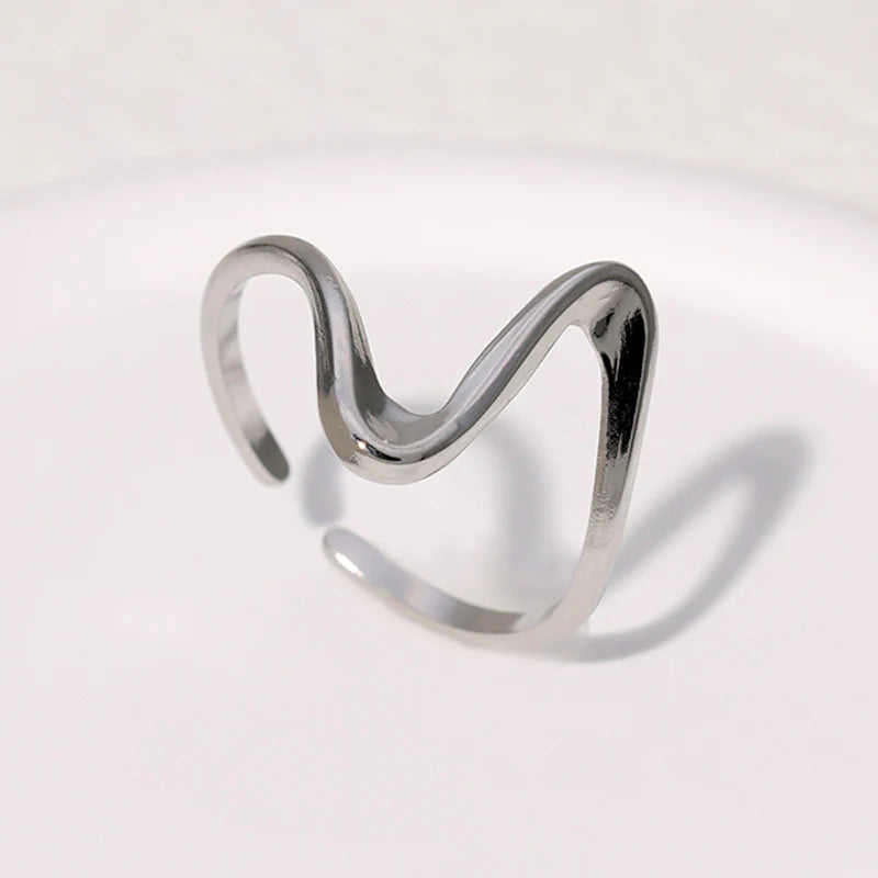 Anillos de acero inoxidable rayas minimalistas