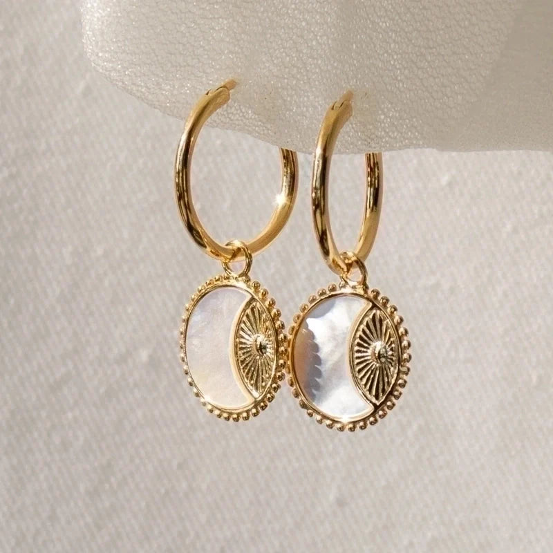 Pendientes concha de acero inoxidable con revestimiento de sol y luna de estilo vintage